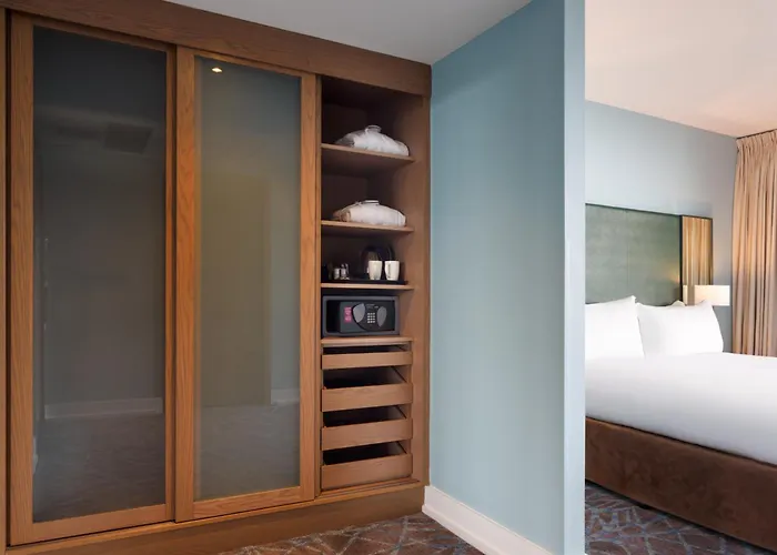 Hilton Kilmainham Hotell 4*